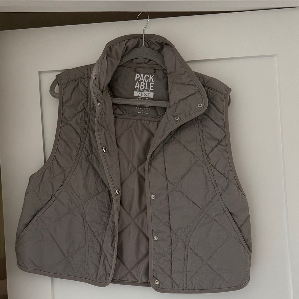 Love Tree Gray Packable Ultra Light Vest size L